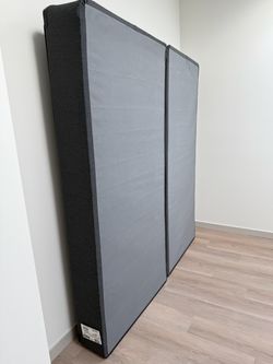 Practically Brand New Sleepy's Universal Box Spring Foundation (Dual Twin / King)