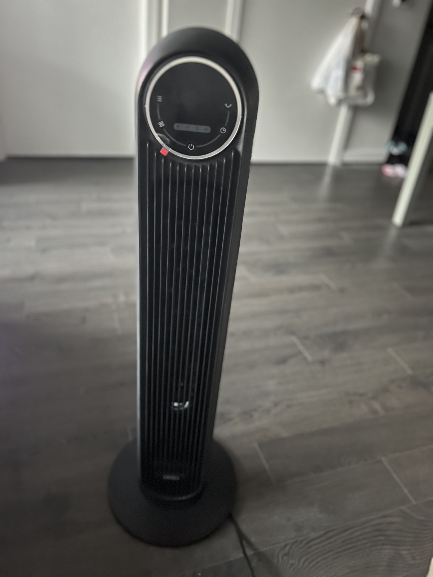 Dreo Bladeless Tower Fan (CASH ONLY)
