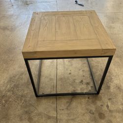 Pottery Barn Square End Table 26'