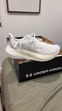 Under Armour Men’s distance running shoes size 11