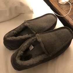 UGG Slippers Used 1 Time Inside