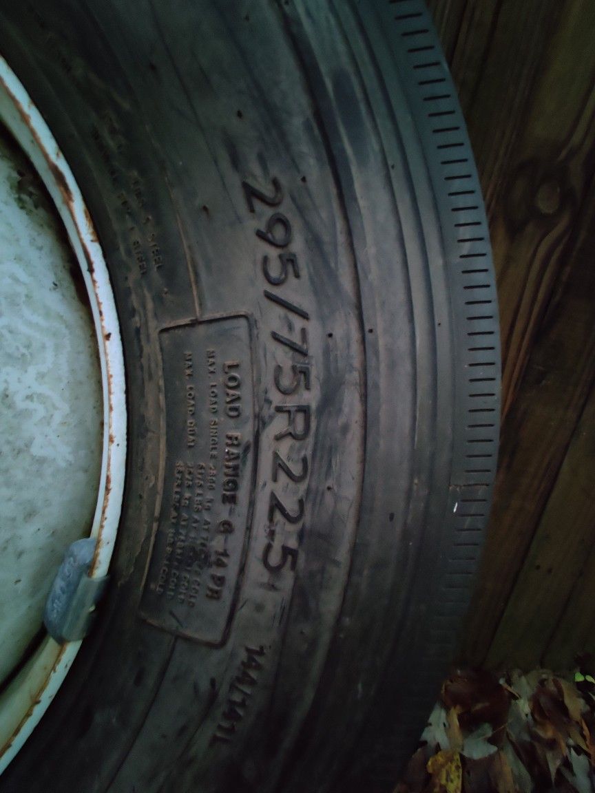 Big Truck Tires 295/75R/22.5