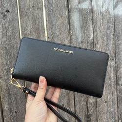 Michael Kors Jet Set Travel Wallet 8.5' L