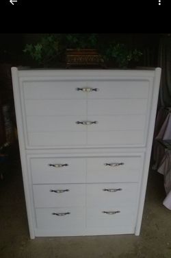 Beautiful Basset Solid Wood Chest Of Drawers
