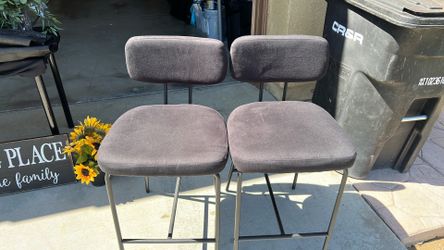 2 black bar Chairs