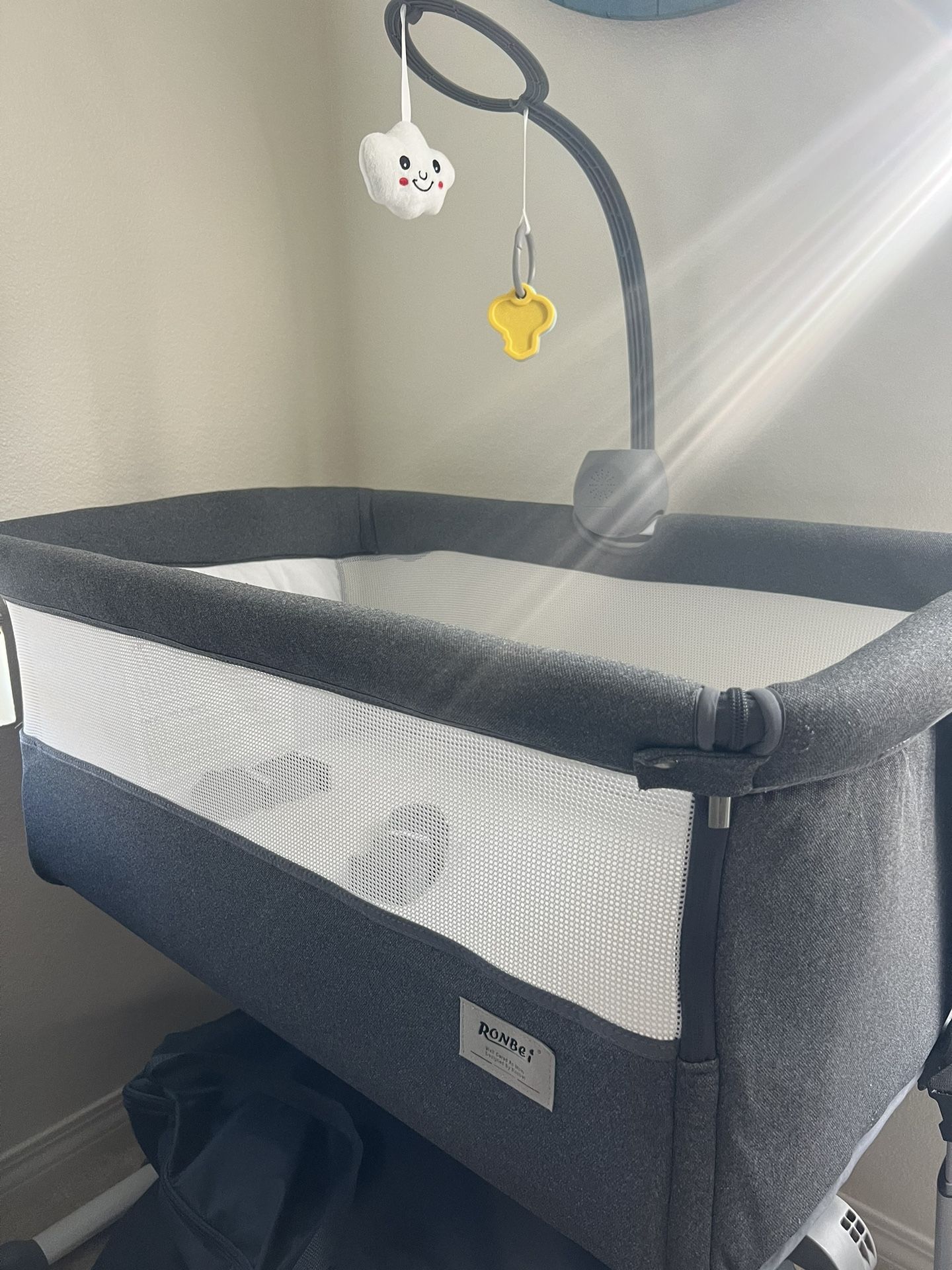 RONBEI Baby Bassinet Bedside Sleeper
