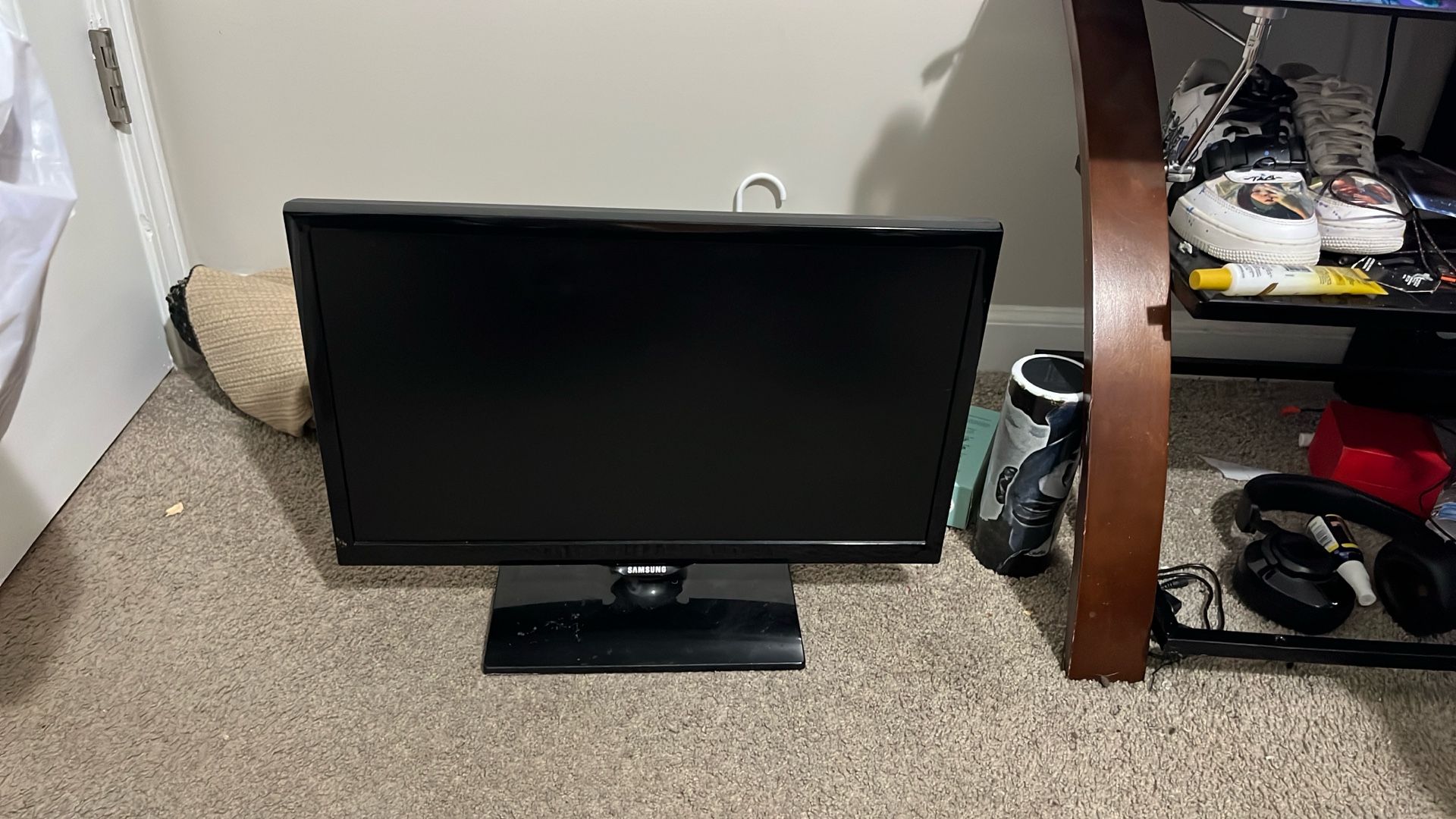SAMSUNG SMALL TV