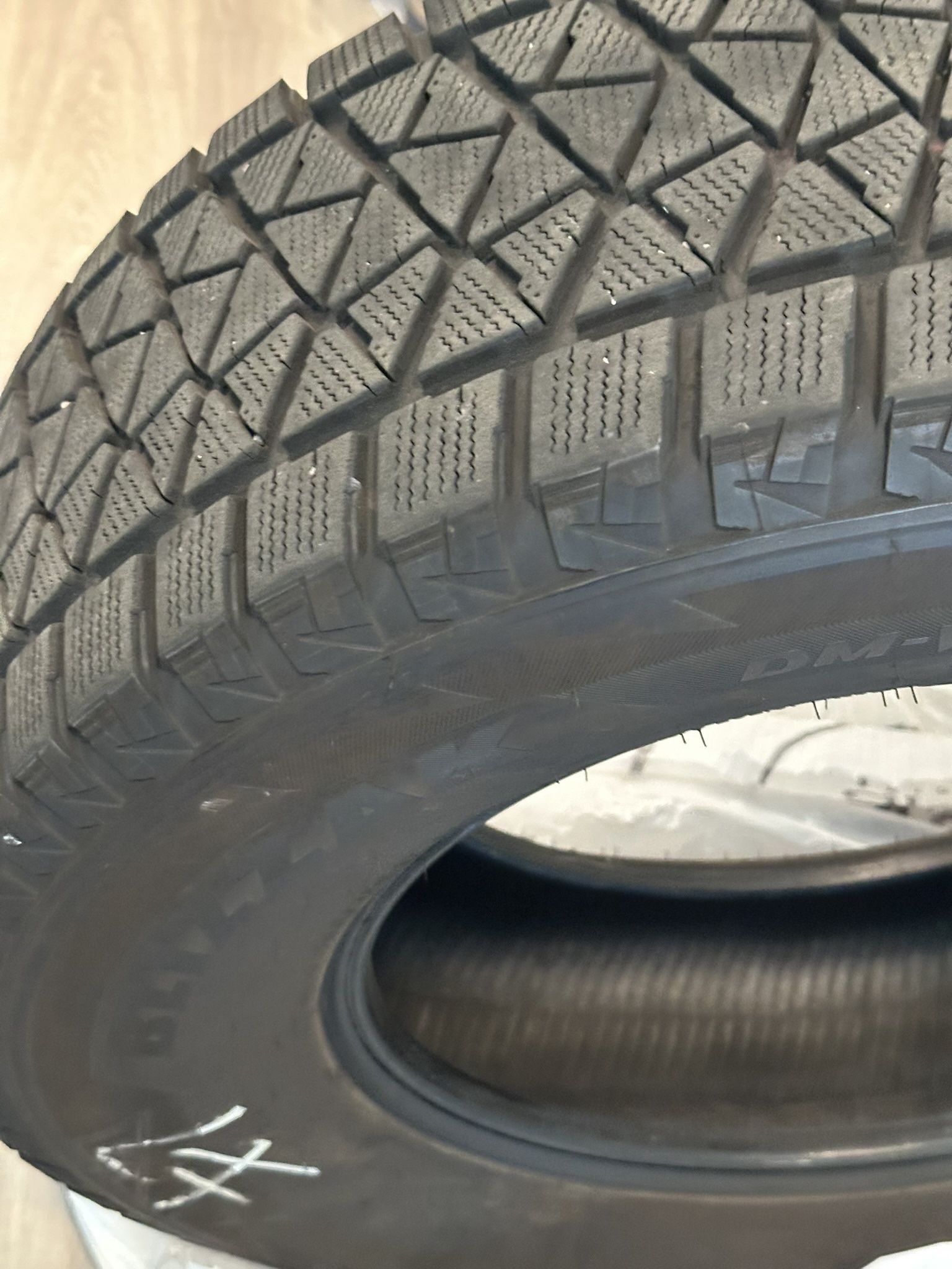 Bridgestone Blizzak DM-V2 Winter Tires – 265/70R17 (Set of 4) – Excellent Condition