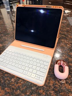 iPad Pro 4th gen with accessories