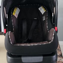 Graco Infant Car Seat With Base.