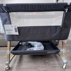 Baby Bassinet Sleeper – Excellent Condition