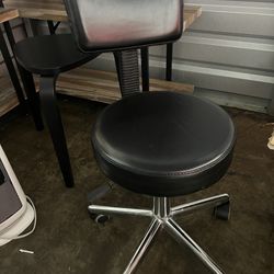 Black Short Rolling Chair 