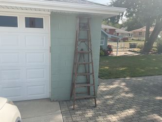8’ Wood Ladder