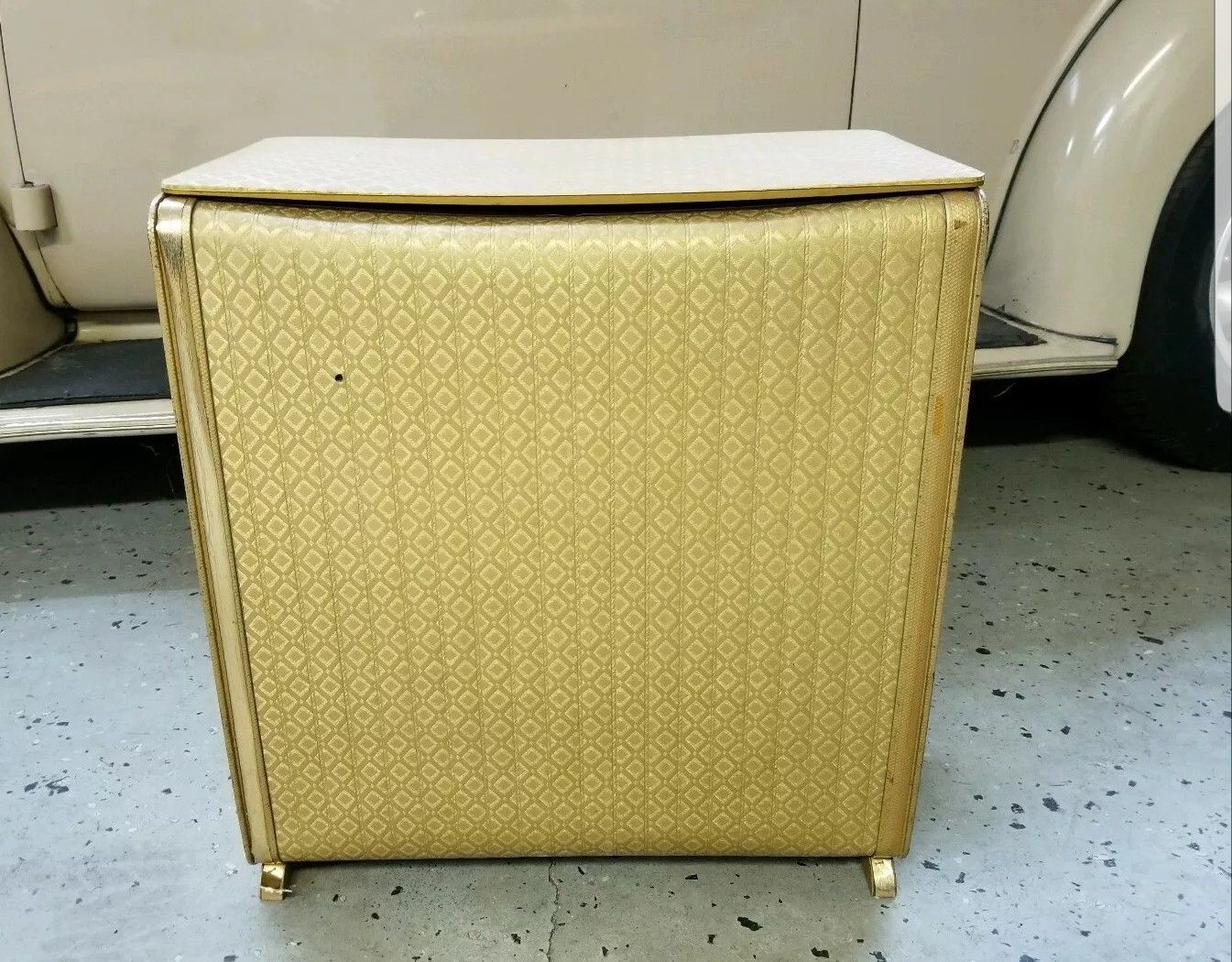 VINTAGE PEARL WICK Vintage 1960s MID CENTURY MODERN GOLD HAMPER HOLLYWOOD REGENCY