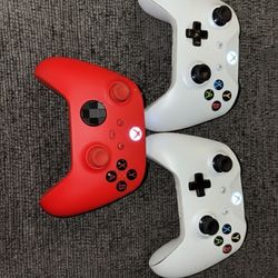 3 Xbox One controllers (Batteries not included)