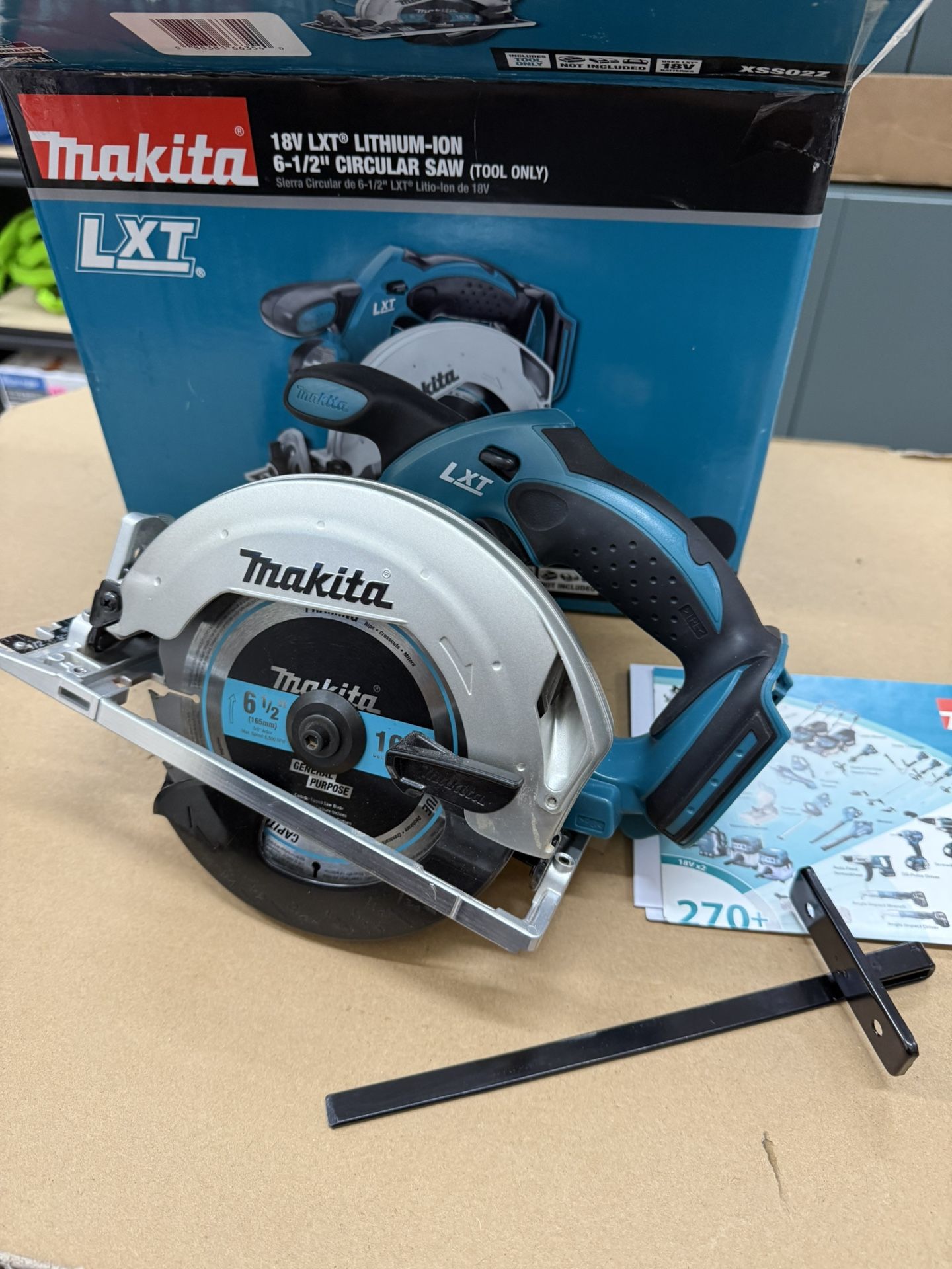 MAKITA - 18V LXT LITHIUM-ION 6-1/2 inch LXT Circular Saw (TOOL ONLY)