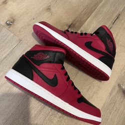 Nike Air Jordan 1 Mid Reverse Bred Men’s 9.5