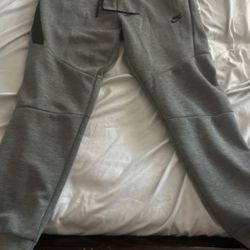 men’s nike tech joggers 