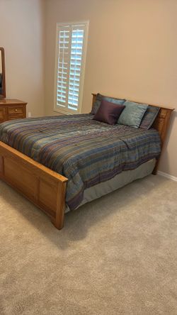 Queen bed & dresser