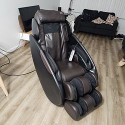 Human Touch iJoy therapeutic massage chair,