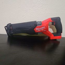 MILWAUKEE M18 FUEL SAWZALL 