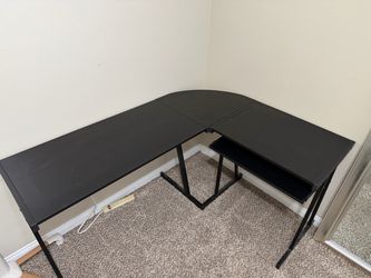 Black L-Shaped Corner Desk with Keyboard Tray