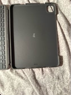 Ipad 11 pro logitech case