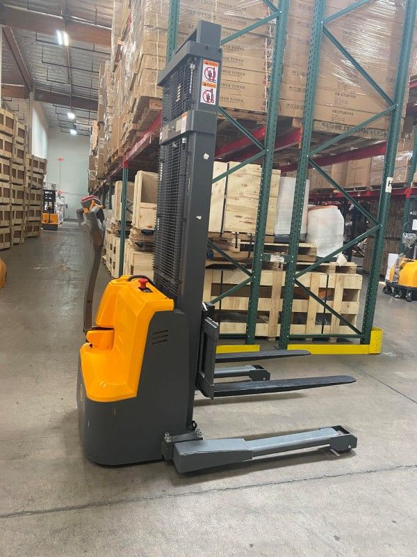 BRAND NEW ELECTRIC PALLET STACKER 