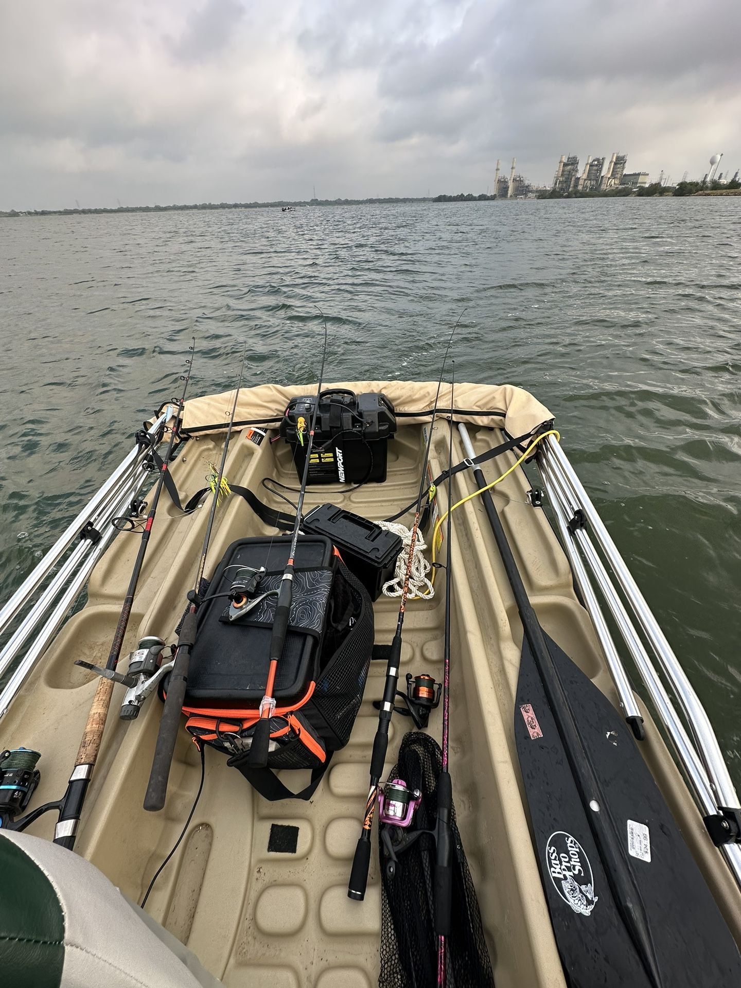10 Ft pelican bass raider 10e Bass Boat for Sale in San Antonio, TX