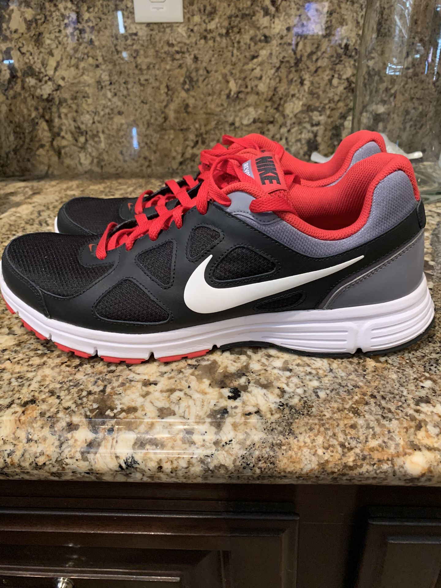 Nike revolution 2 mens hot sale