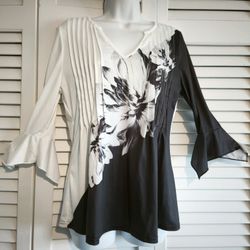 Women's Black & White Blouse 3/4 Bell sleeve S, Floral Print, Size M, New!
