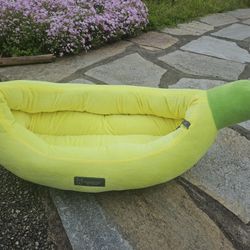 Nando's Banana Dog Bed