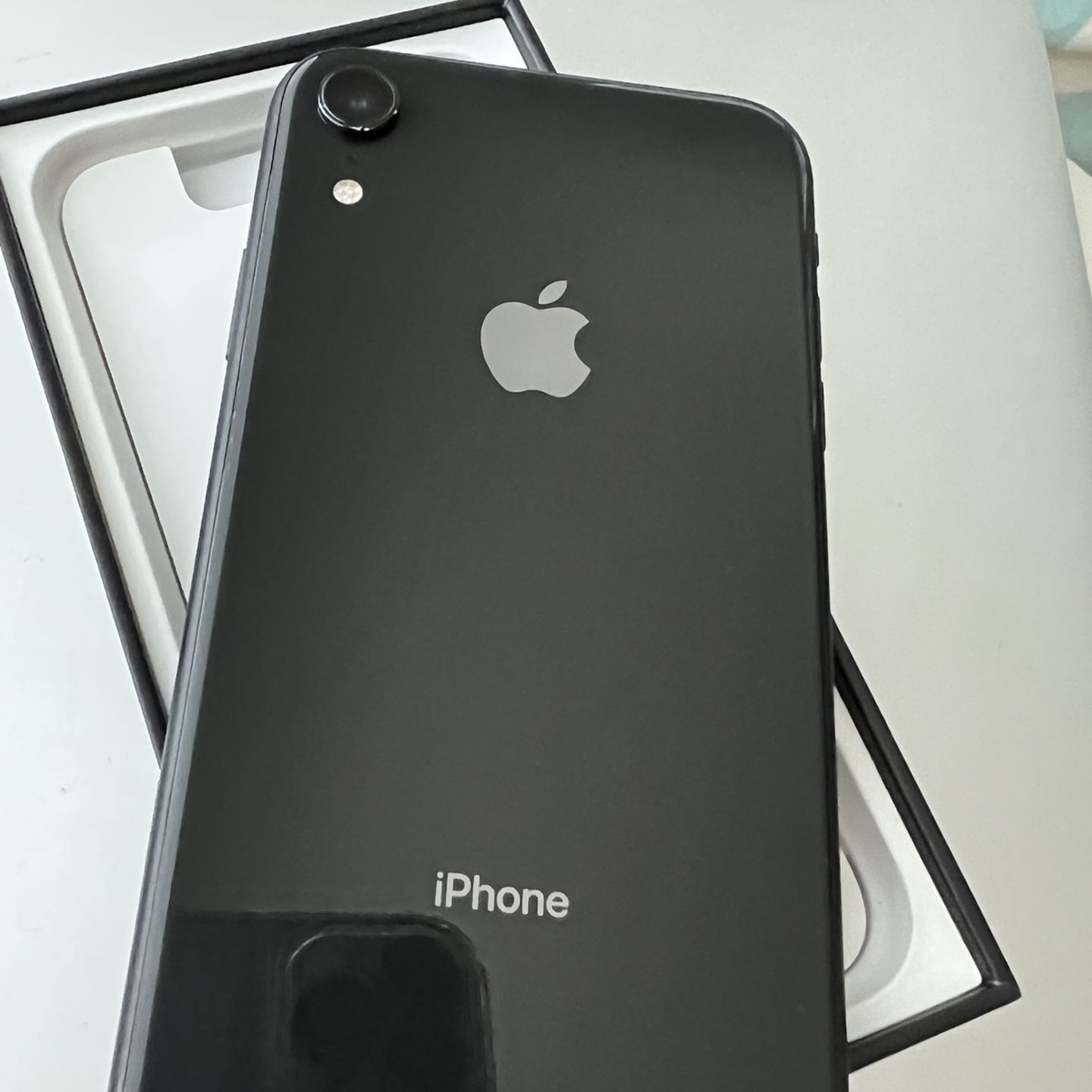 Iphone XR 128GB ANY CARRIER JET GREY Black for Sale in Chula Vista