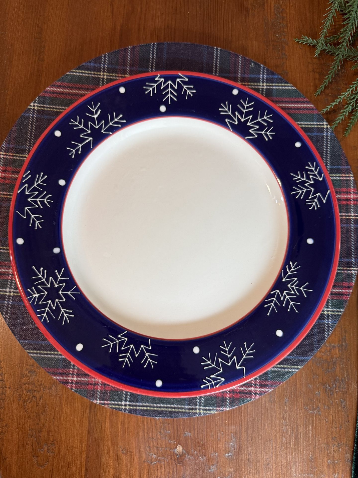 Debbie Mumm Snowflake Portraits dinner plate Set Of 4 (eight Available) Blue White Red Raised Snowflake