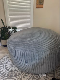 Soft and giant luxury pouf / bean bag