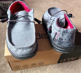 Size 12 men’s hey dudes