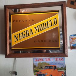 Man Cave Negra Modelo Wall Light Sign.