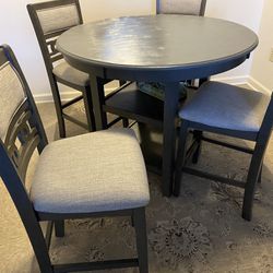Kitchen Table and 4 Chairs 