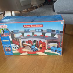 Deluxe Roundhouse Thomas As Friends