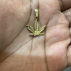 10k Weed Charm 