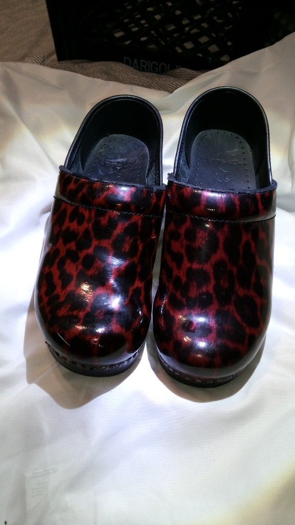 Dansko Clogs Size 37 Close To Brand New