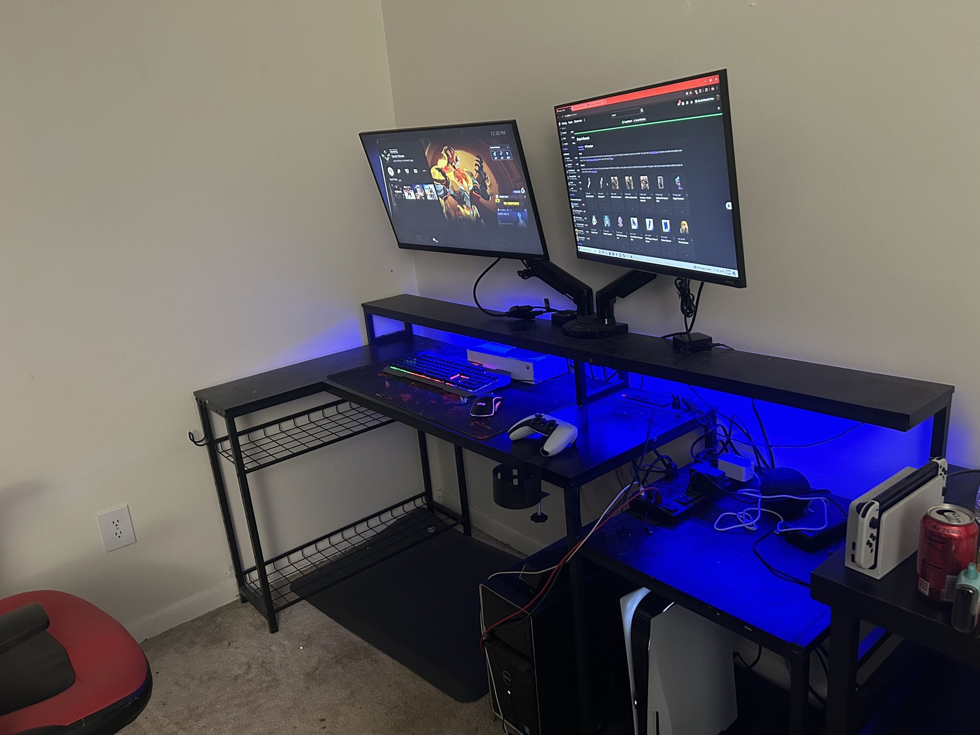 Gaming Desk With Built In Outlets&LEDs