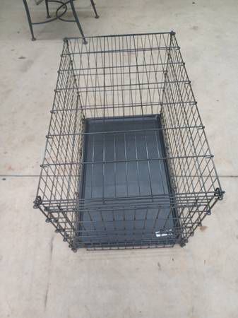 Large Dog Crate Two Door 36”x 25”X 22”.       $40.00