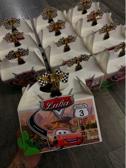 CUSTOM FAVOR BOXES