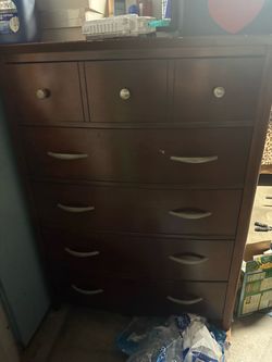 7-drawer dresser/chest