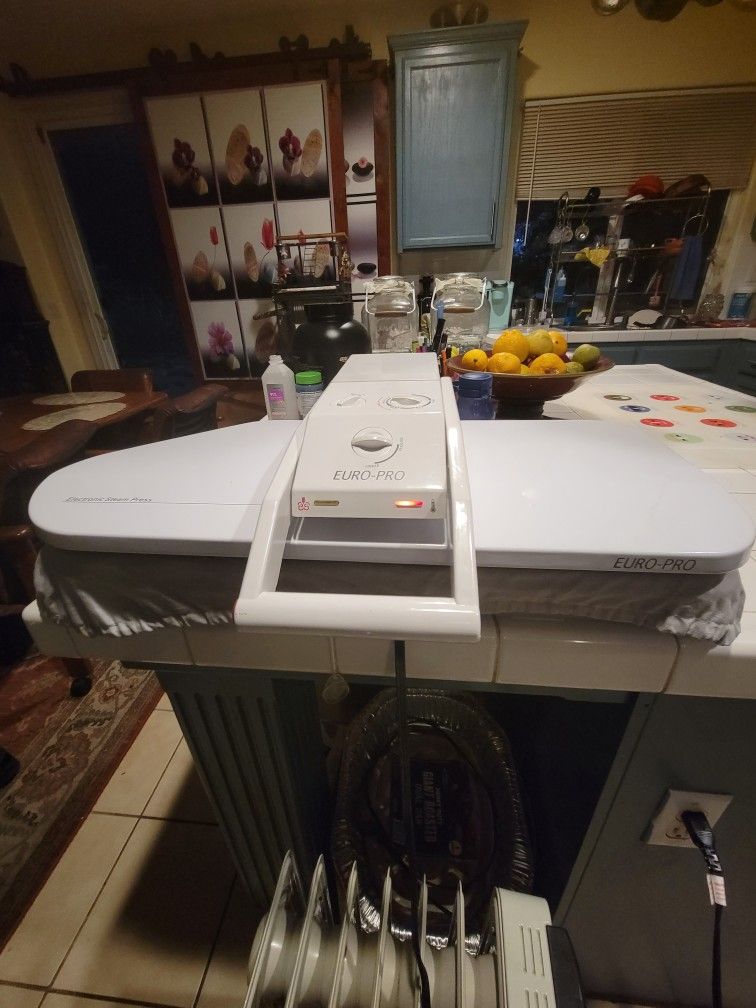 EURO-PRO Electronic Steam Press – Model EP-6100 – Works Great