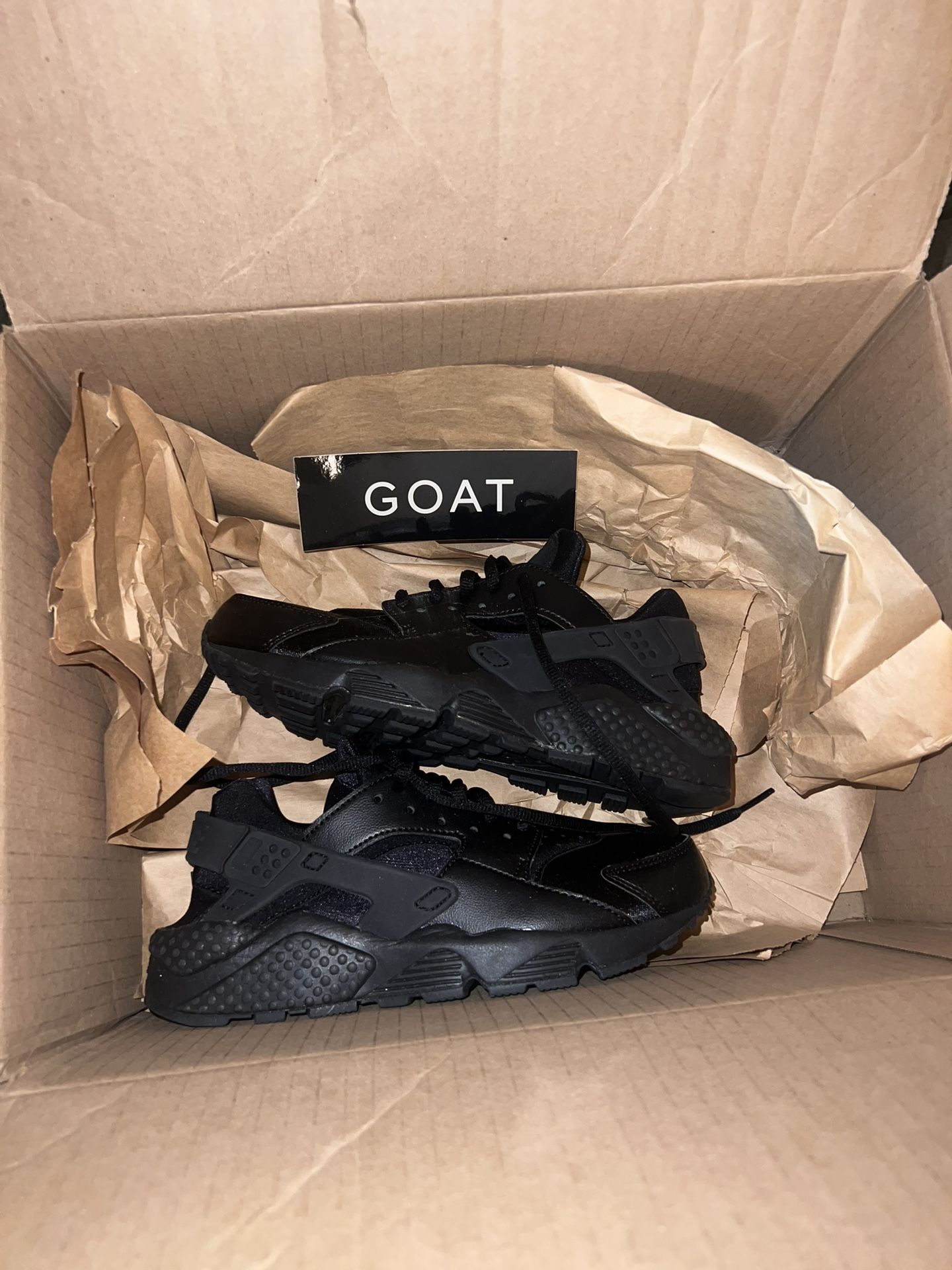 Brand New Womens Nike Huaraches Size 6, Send Offers Need Them Gone!!