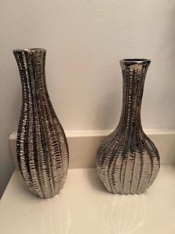 2 Vases 10 and 11 inches height