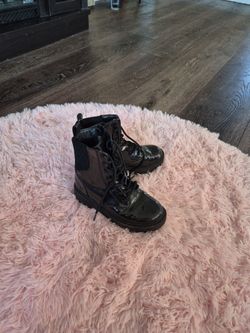 Girl boots size 2