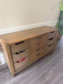 Wood Dresser with 9 Drawers 5ft x 20in